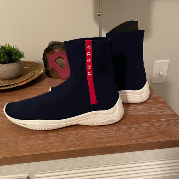 Prada - Picture 3 of 4